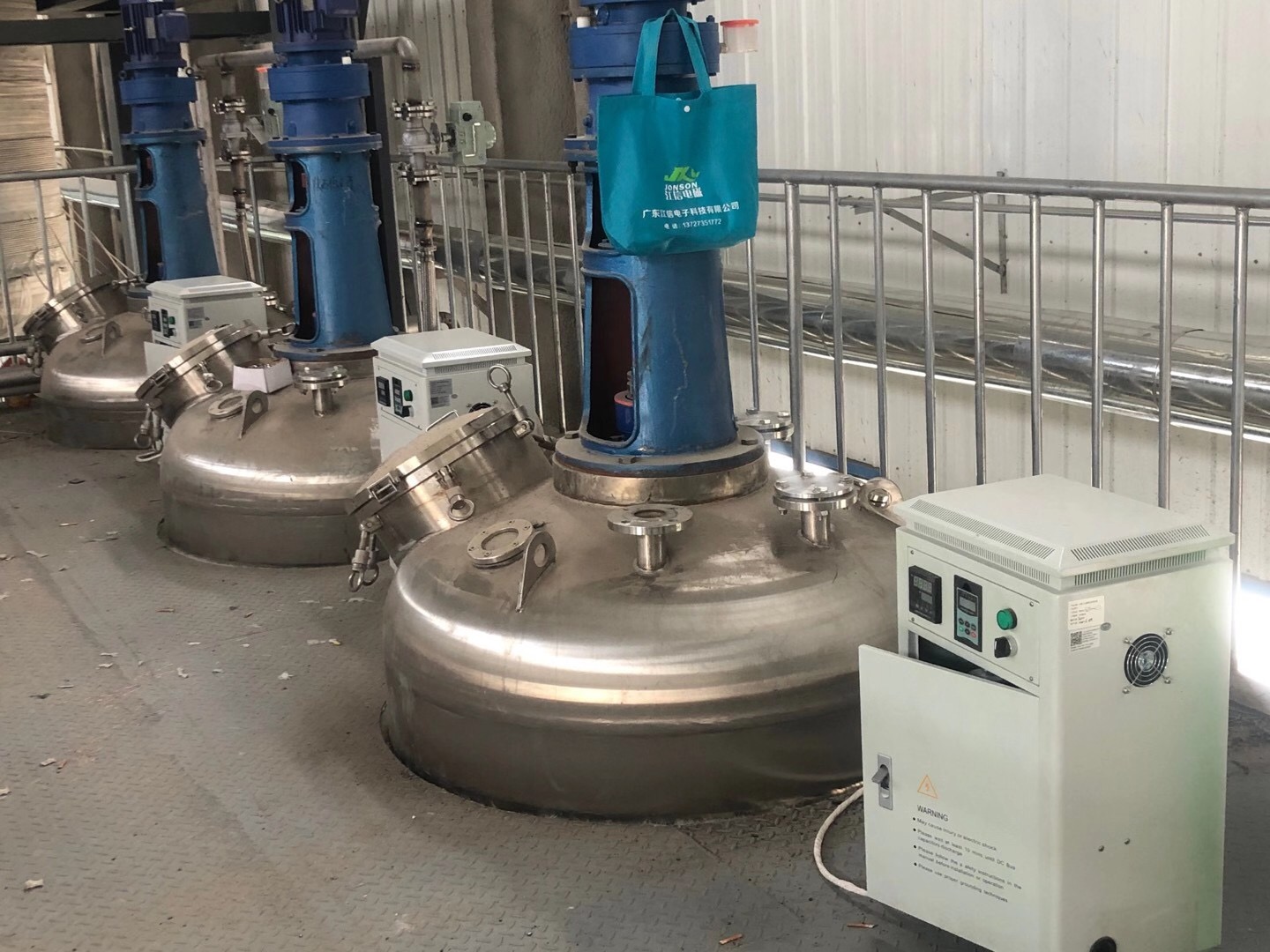 反應釜節(jié)能改造電磁加熱機柜